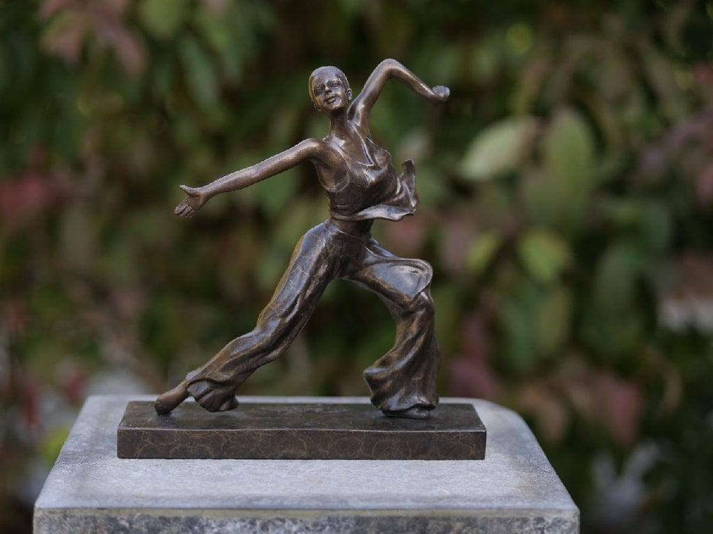 Bronzen beeld danseres